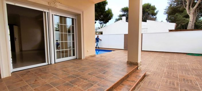 Image No.9-Villa de 4 chambres à vendre à Cabo Roig