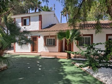 5 Bed Villa for sale