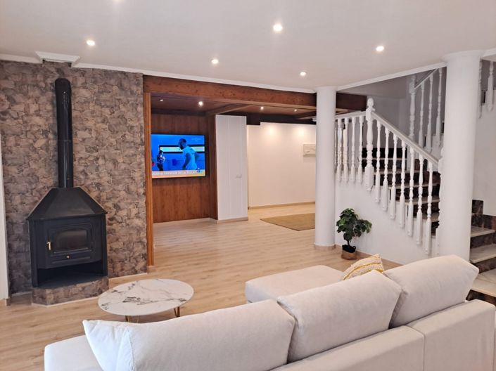 Image No.2-5 Bed Villa for sale