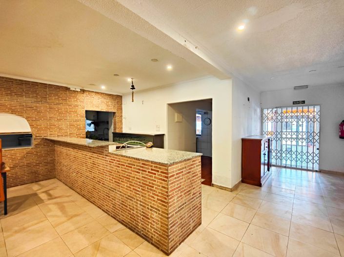 Image No.16-6 Bed Apartment for sale