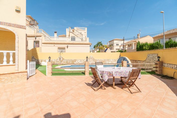 Image No.22-5 Bed Property for sale