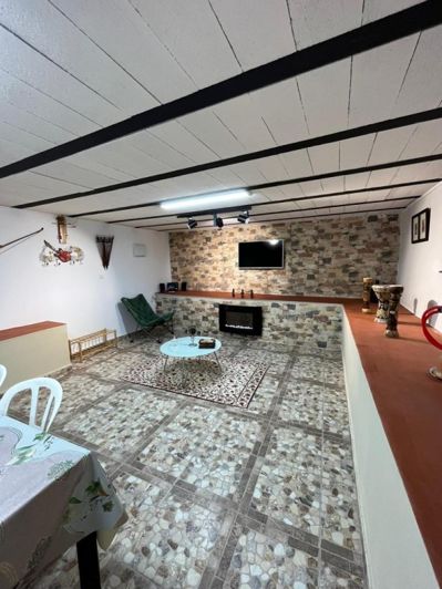 Image No.12-2 Bed Property for sale