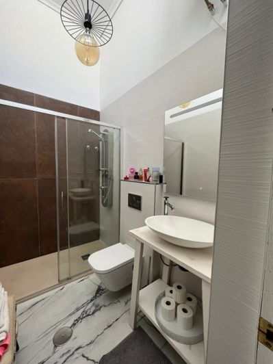 Image No.16-2 Bed Property for sale