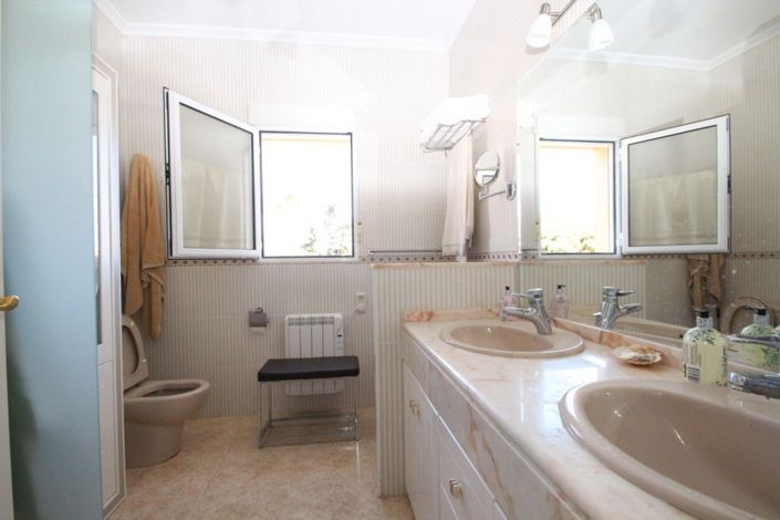 Image No.20-5 Bed Villa for sale