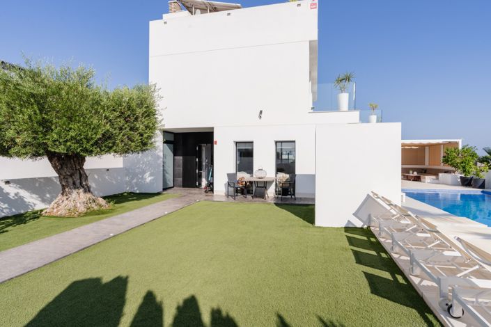 Image No.2-7 Bed Villa for sale