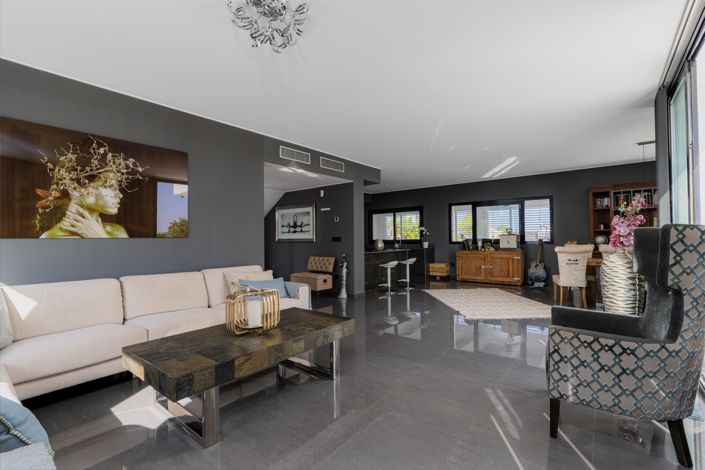 Image No.8-7 Bed Villa for sale