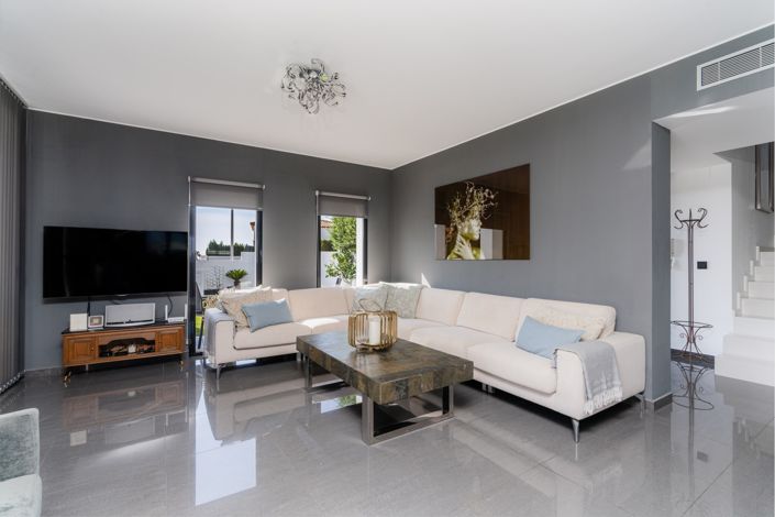 Image No.9-7 Bed Villa for sale