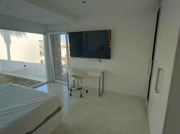 Image No.40-4 Bed Villa for sale