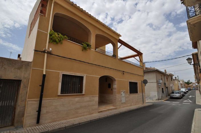 Image No.1-7 Bed Property for sale