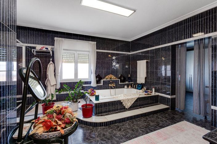 Image No.40-5 Bed Villa for sale