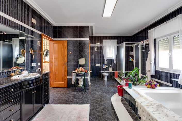 Image No.41-5 Bed Villa for sale