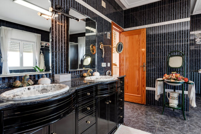 Image No.43-5 Bed Villa for sale