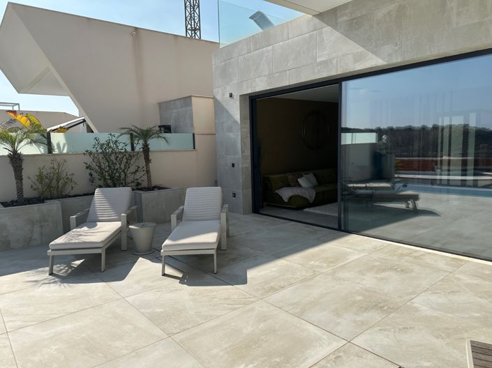 Image No.2-4 Bed Villa for sale