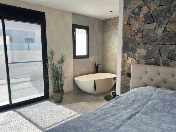 Image No.8-4 Bed Villa for sale