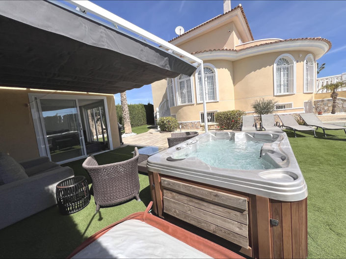 Image No.3-Villa de 5 chambres à vendre à Ciudad Quesada