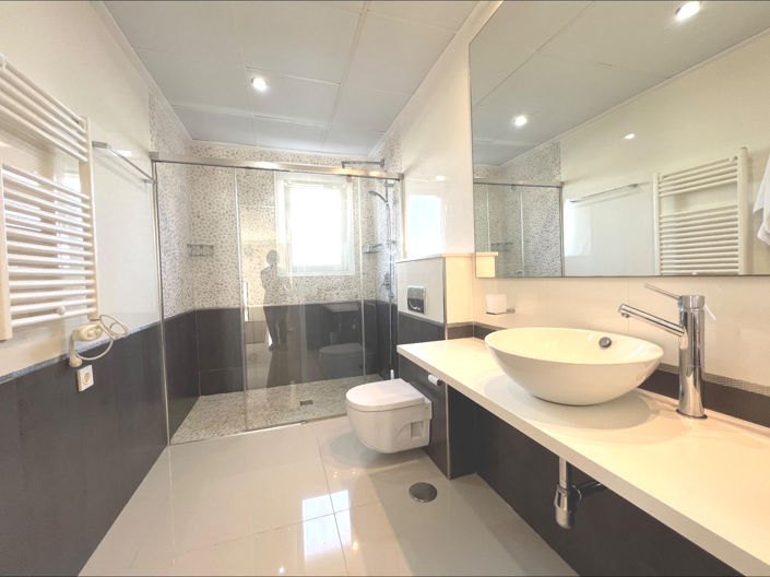 Image No.32-5 Bed Villa for sale