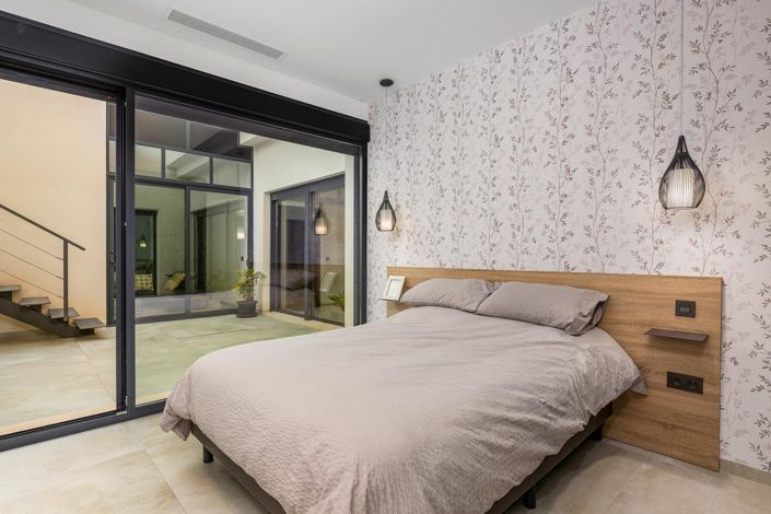 Image No.2-5 Bed Villa for sale