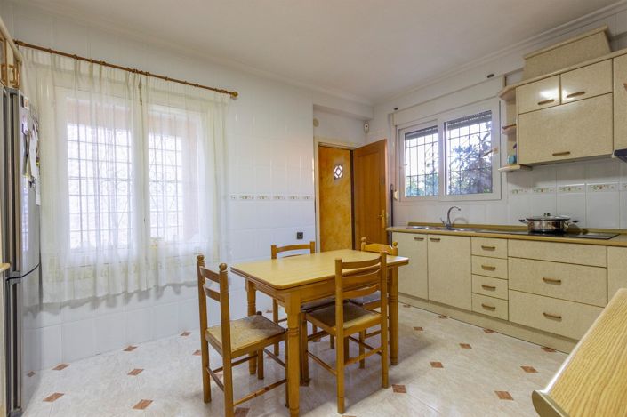 Image No.10-4 Bed Villa for sale
