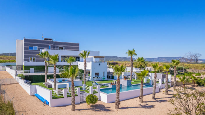 Image No.1-5 Bed Villa for sale