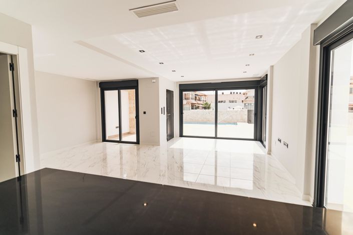 Image No.9-Villa de 4 chambres à vendre à Pilar de la Horadada