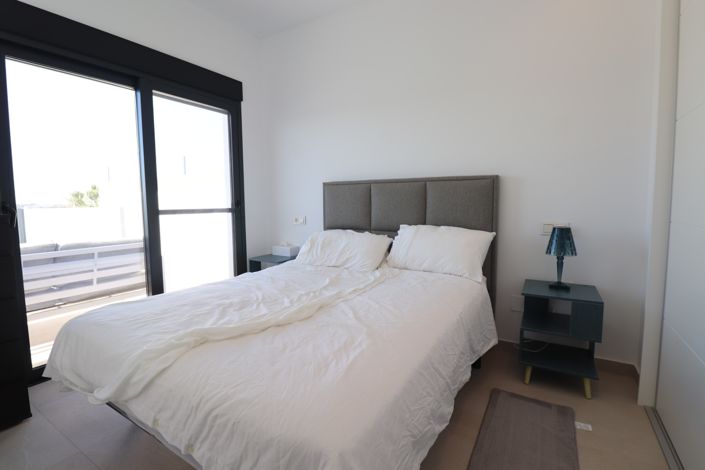 Image No.10-4 Bed Property for sale