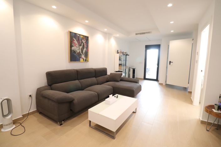 Image No.15-4 Bed Property for sale