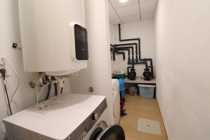 Image No.19-4 Bed Property for sale