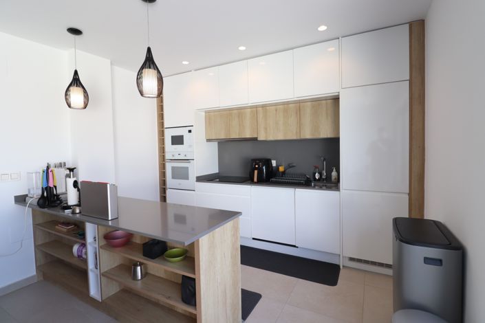 Image No.4-4 Bed Property for sale