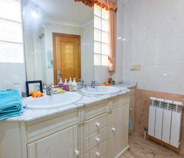 Image No.17-3 Bed Villa for sale