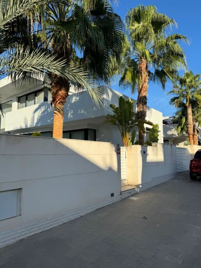 Image No.27-3 Bed Villa for sale