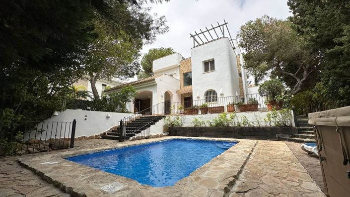 Image No.1-5 Bed Villa for sale