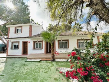 5 Bed Villa for sale