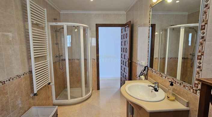 Image No.42-5 Bed Villa for sale