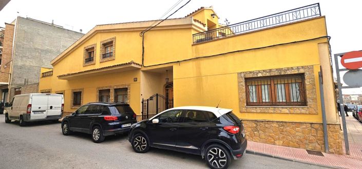 Image No.1-4 Bed Villa for sale
