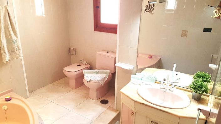 Image No.16-7 Bed Apartment for sale