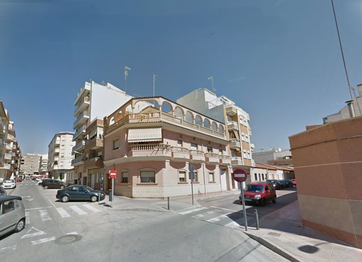 Image No.1-8 Bed Villa for sale
