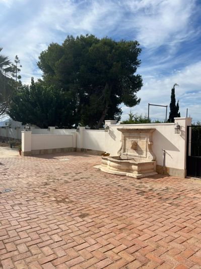 Image No.1-5 Bed Villa for sale