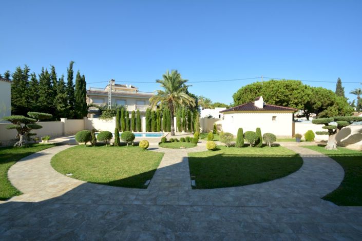 Image No.20-9 Bed Villa for sale