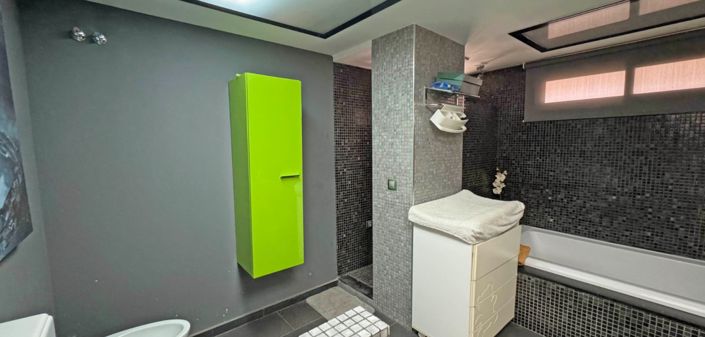 Image No.18-4 Bed Apartment for sale