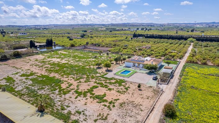Image No.1-6 Bed Villa for sale
