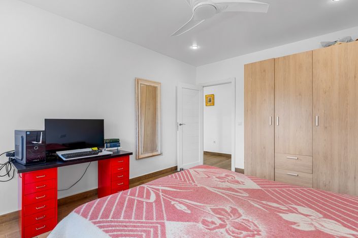 Image No.15-6 Bed Villa for sale