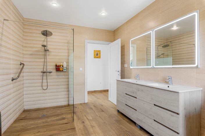 Image No.17-6 Bed Villa for sale