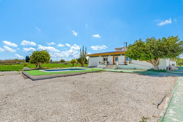 Image No.2-6 Bed Villa for sale