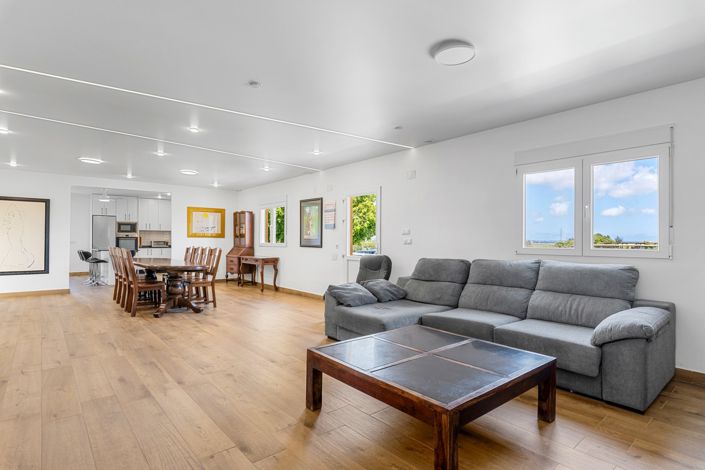 Image No.8-6 Bed Villa for sale