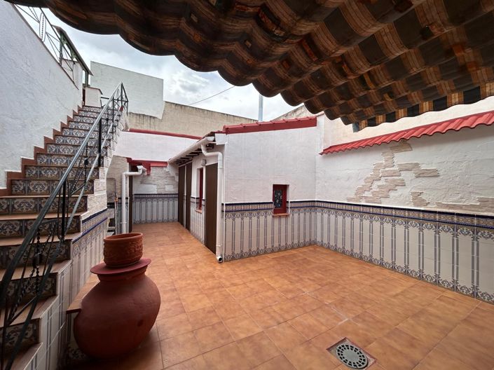 Image No.1-2 Bed Villa for sale