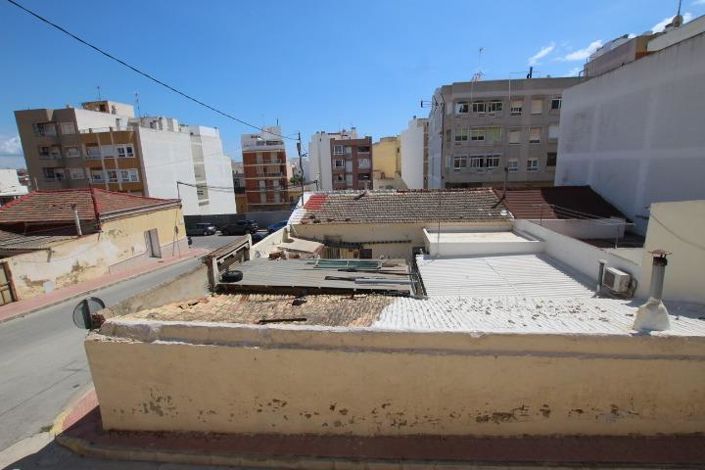 Image No.3-3 Bed Property for sale
