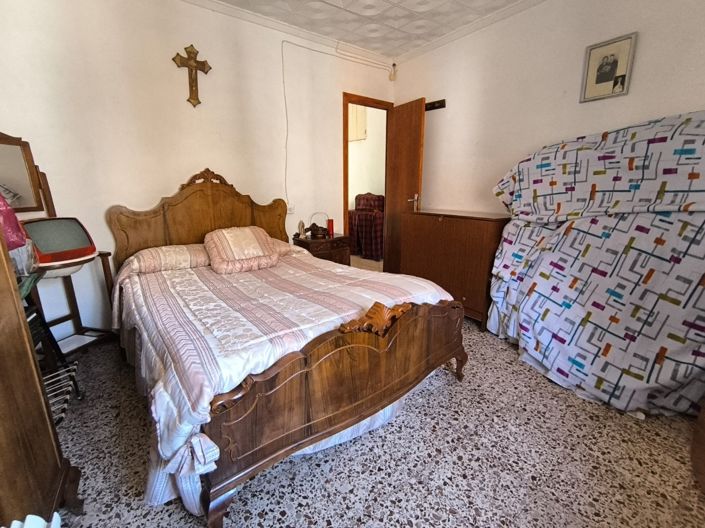 Image No.16-5 Bed Property for sale