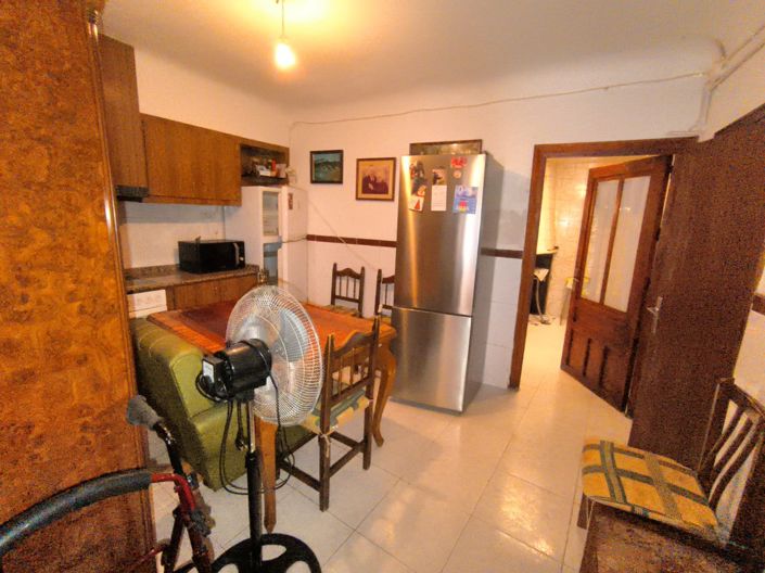 Image No.2-5 Bed Property for sale