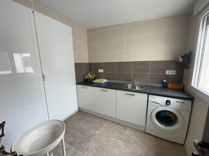 Image No.28-5 Bed Property for sale