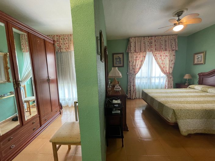 Image No.6-5 Bed Property for sale